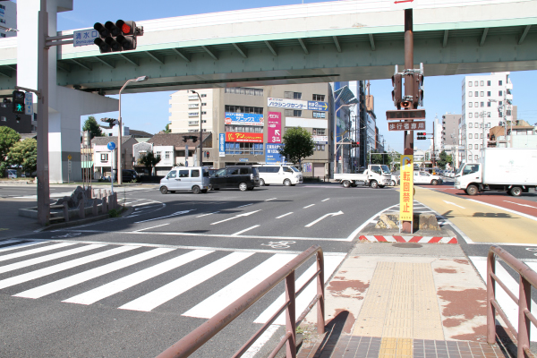 横断歩道を左の方